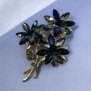 Blue Crystal Rhinestone Flower Bouquet Brooch Gold-tone Floral Pin Unmarked
